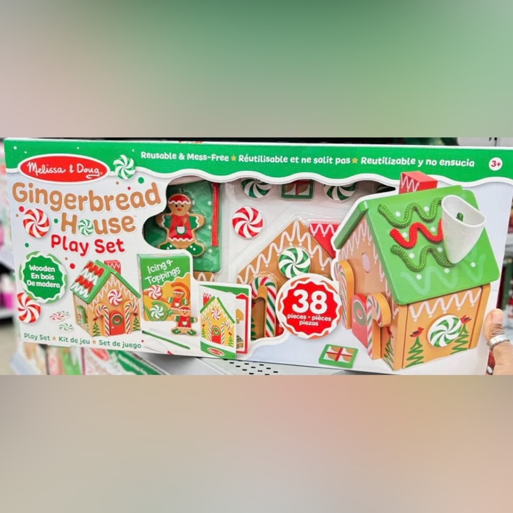 Melissa & Doug Gingerbread playhouse NWT w bonus TJ SC bag